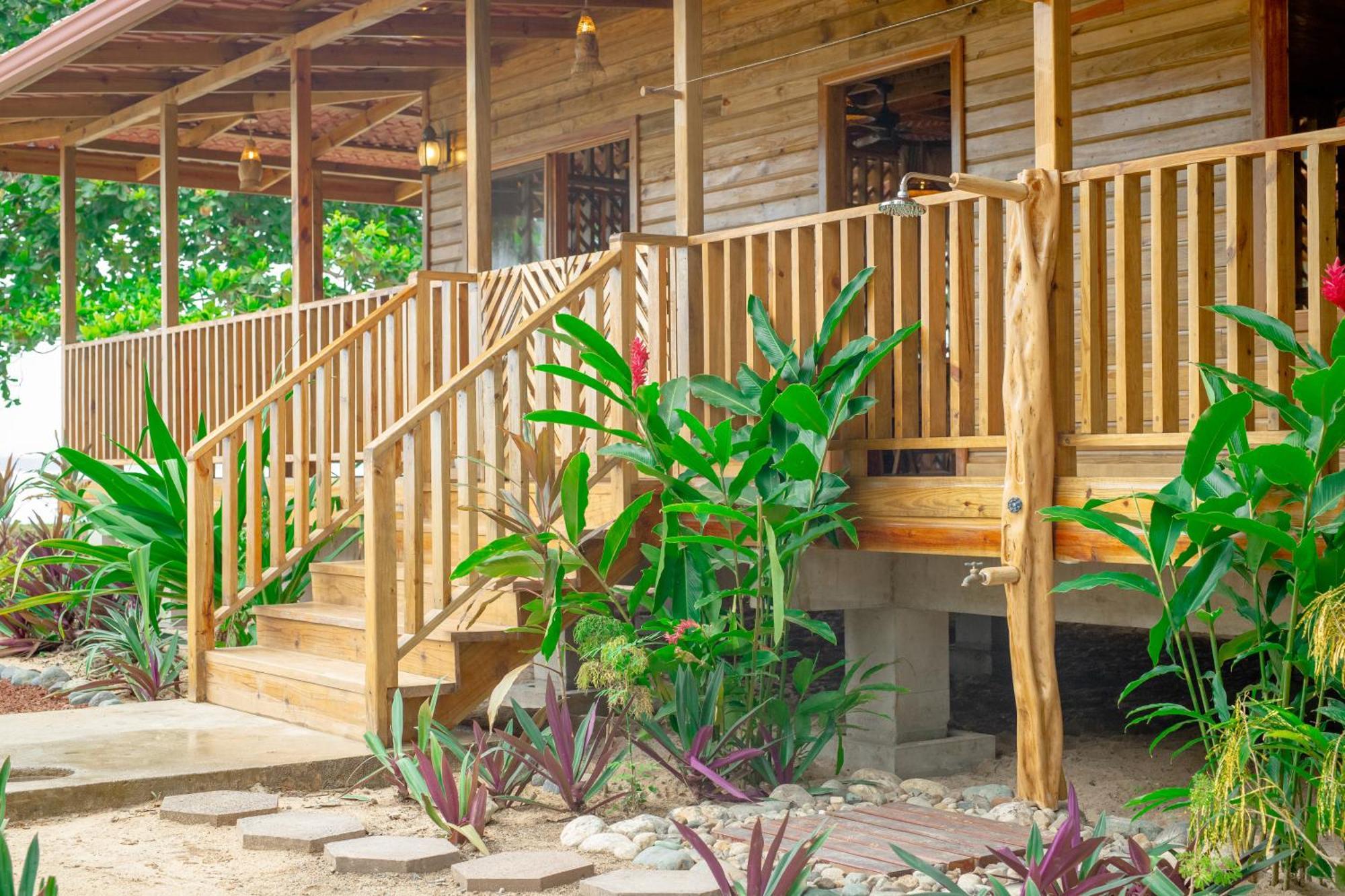 Casa Cayuco Eco-Adventure Lodge Бокас-дель-Торо Экстерьер фото